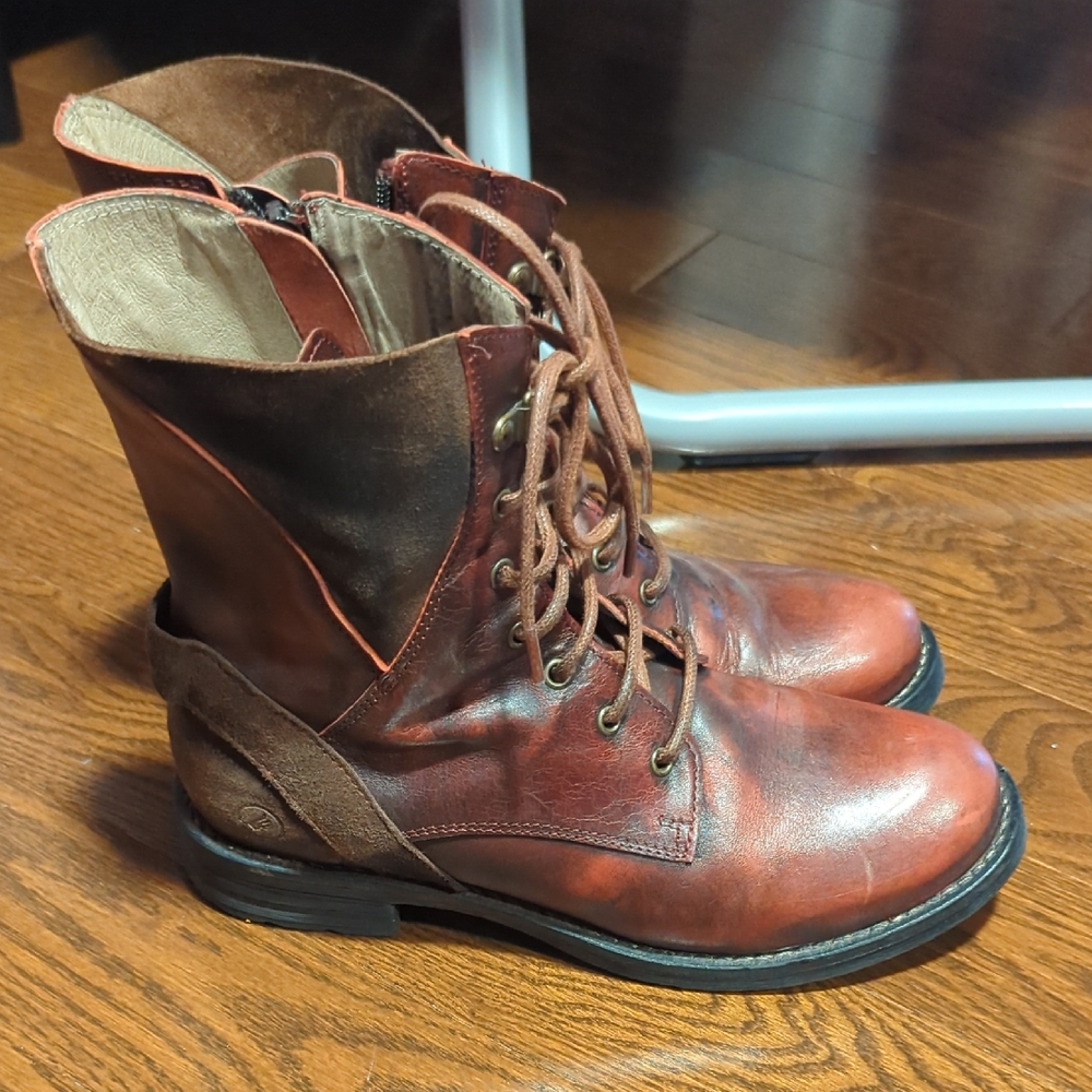 Casta Women's Zip-Up Leather Boots